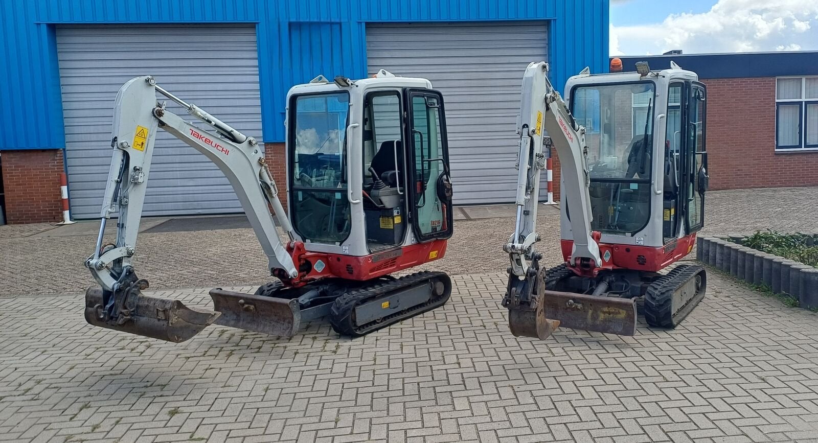 Takeuchi TB216 mini excavator, Zakelijke goederen, Machines en Bouw | Kranen en Graafmachines, Graafmachine