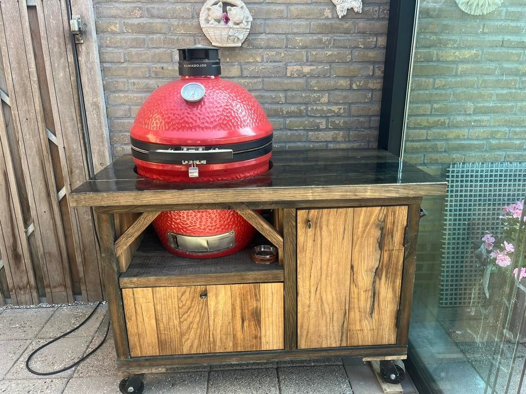 Green egg bbq. Kamado Joe Compleet met bijbehoren en tafel, Ophalen, Zo goed als nieuw