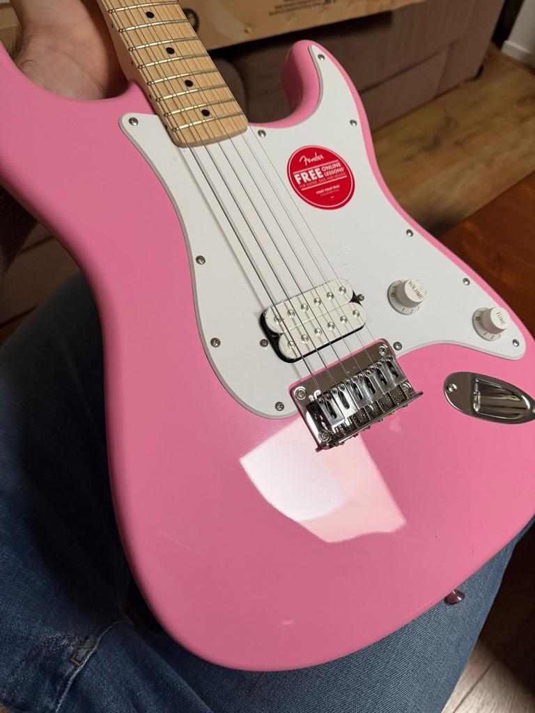 Nieuwe Squier Stratocaster - Roze, Ophalen of Verzenden, Nieuw, Solid body, Fender