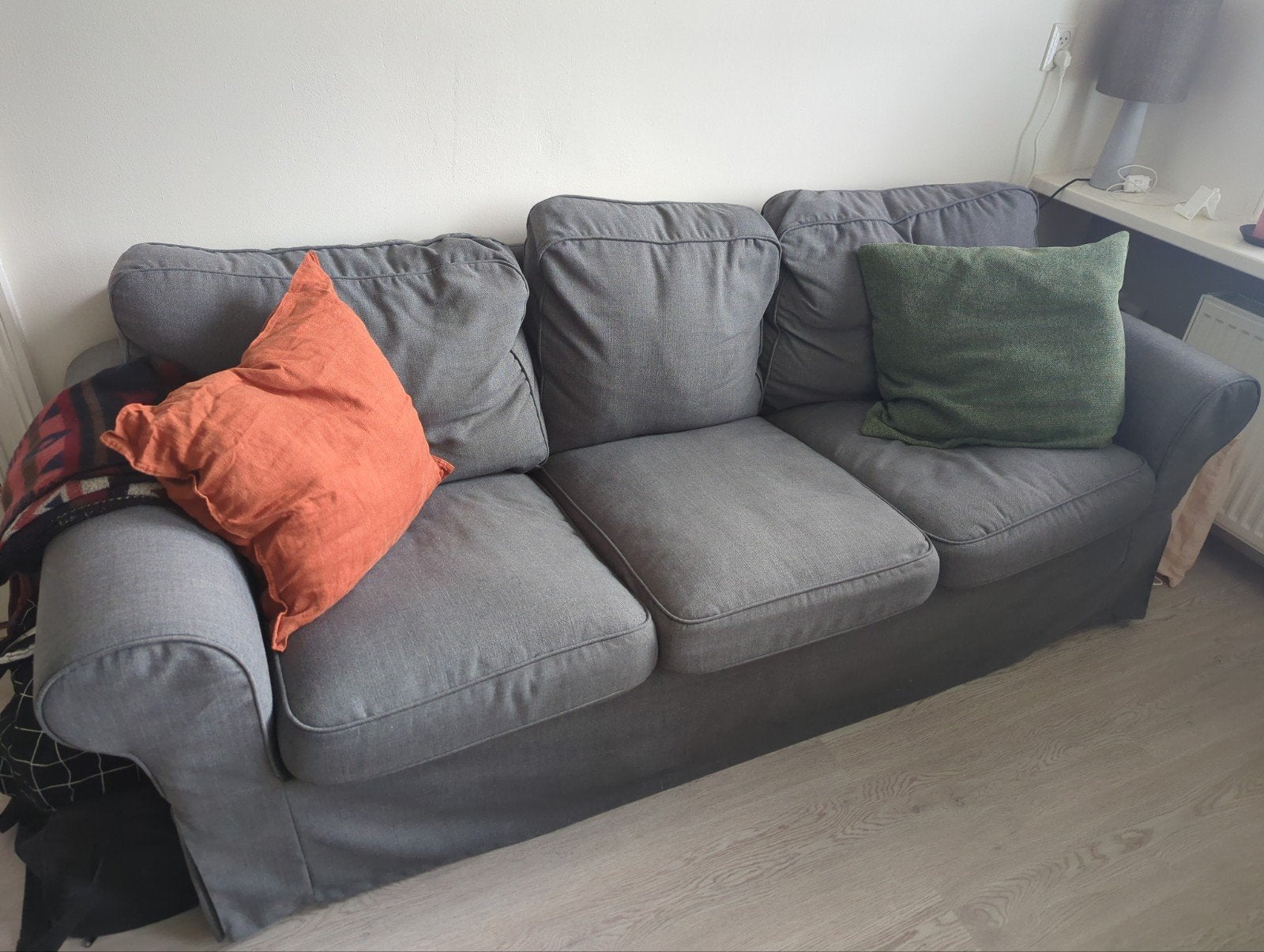 Grijze driezitsbank Ektorp, Ophalen, Gebruikt, Driepersoons, 75 tot 100 cm