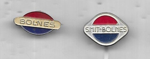 2 BOLNES VERSCHILLENDE SPELDEN BOLNES BROCHE EN BOLNES SMIT, Verzamelen, Speldjes, Pins en Buttons, Ophalen of Verzenden, Gebruikt
