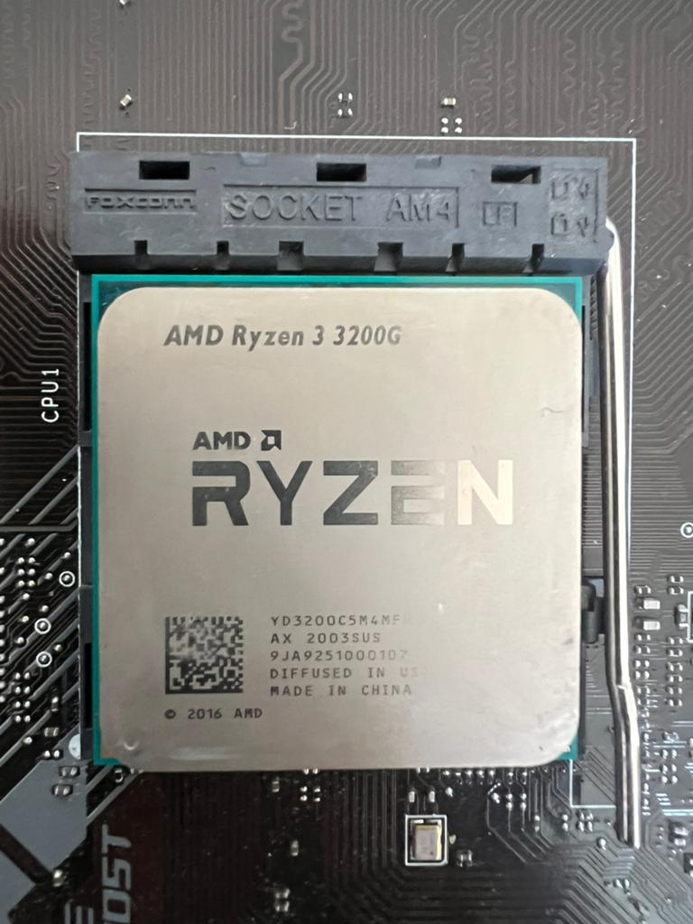AMD Ryzen 3 3200G AM4 Processor – 4 Cores / 4 Threads, Computers en Software, Processors, Ophalen of Verzenden, Zo goed als nieuw