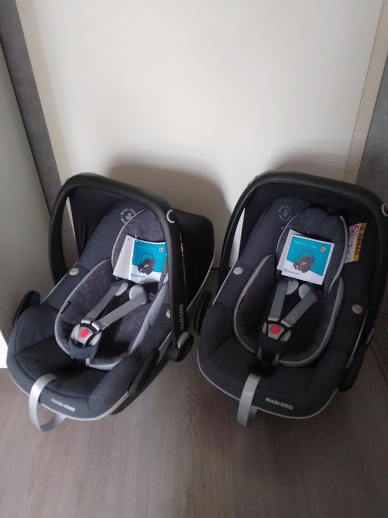 Twee Nieuwe Maxi-Cosi`s W.O.H., Autogordel of Isofix, Nieuw, 0 t/m 13 kg, Maxi-Cosi