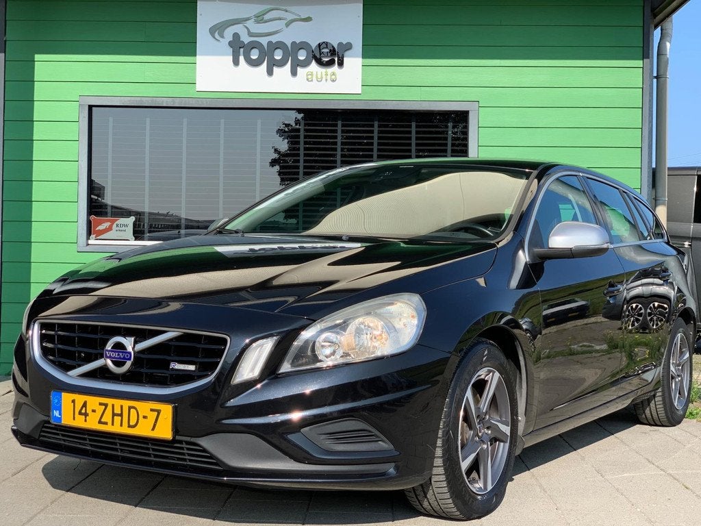 Volvo V60 1.6 T3 R-Design | Automaat | Navigatie | CruiseCon, Auto's, Volvo, Gebruikt, 4 cilinders, 150 pk, Leder en Stof