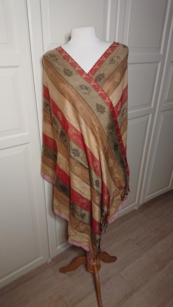 Verschillende Pashmina sjaals shawl omslagdoek, Ophalen of Verzenden, Zo goed als nieuw, Maat 46/48 (XL) of groter, Sjaal