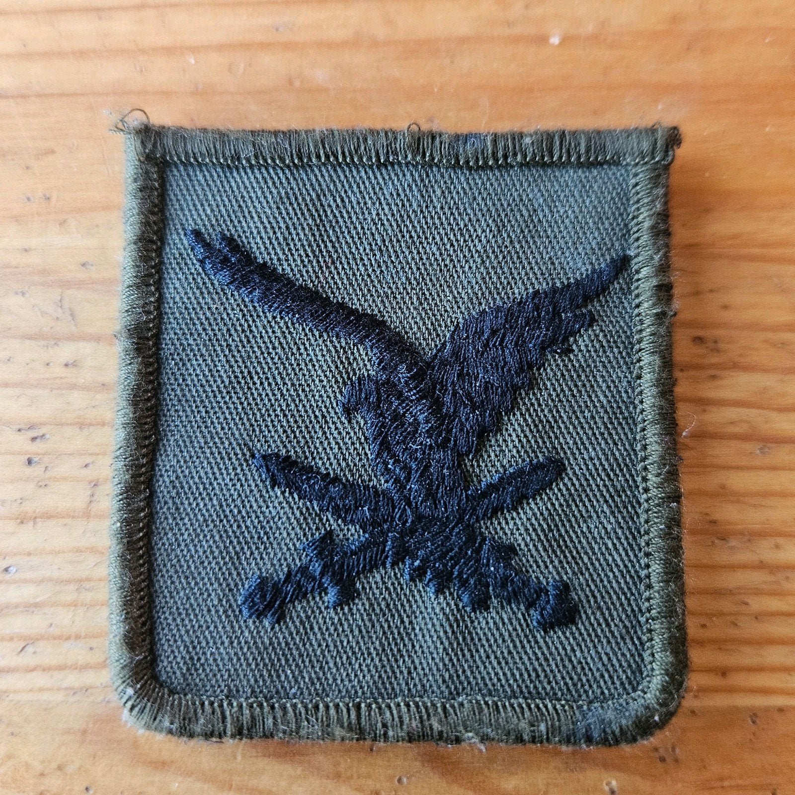 Borstembleem 11 Luchtmobiele Brigade, Verzamelen, Ophalen of Verzenden, Landmacht, Nederland, Embleem of Badge