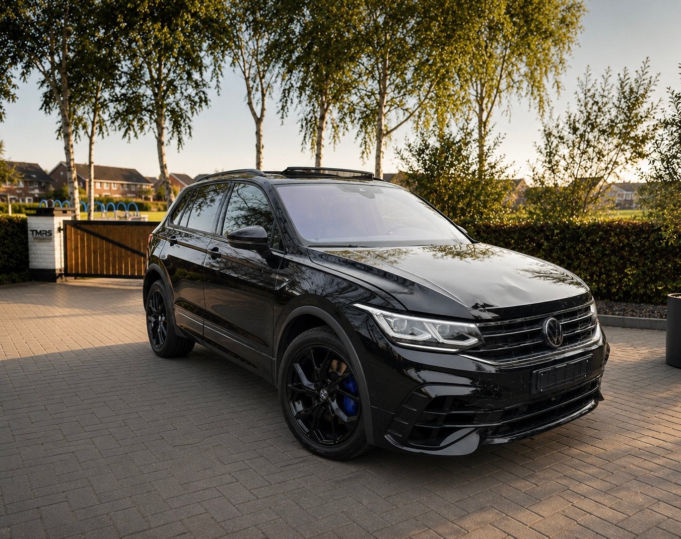 Volkswagen Tiguan 2.0 R 4-Motion DSG PANO|AKRAPOVIC|LEER|VOL, Auto diversen, Schadeauto's, Volkswagen, Zwart, SUV of Terreinwagen