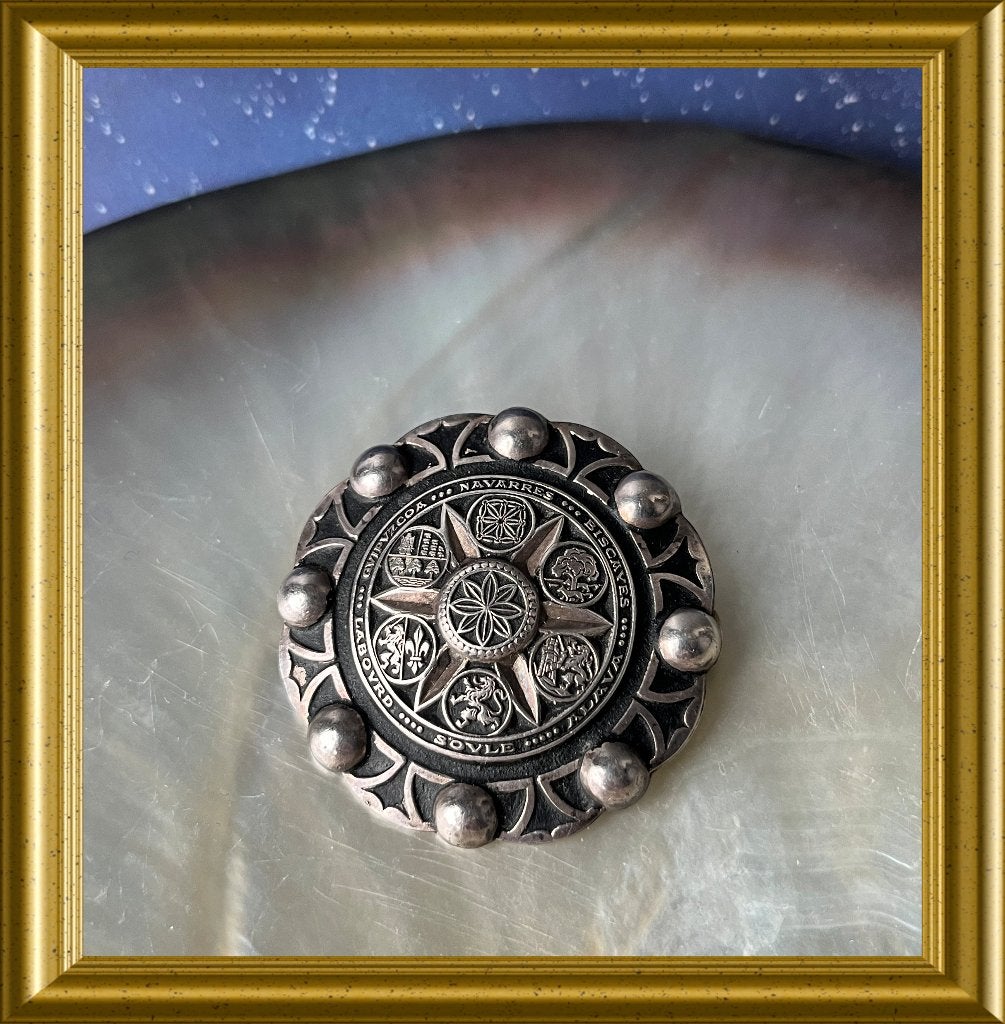 Oude ronde broche, Oritza, Baskenland, Ophalen of Verzenden, Overige materialen, Broche