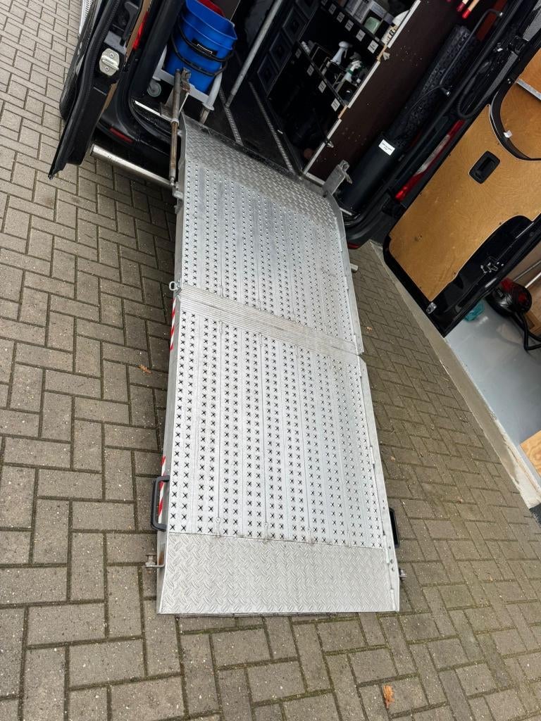 Altec oprijplaat/ oprijplateau inklapbaar voor een bus €300, Auto diversen, Auto-accessoires, Zo goed als nieuw, Ophalen