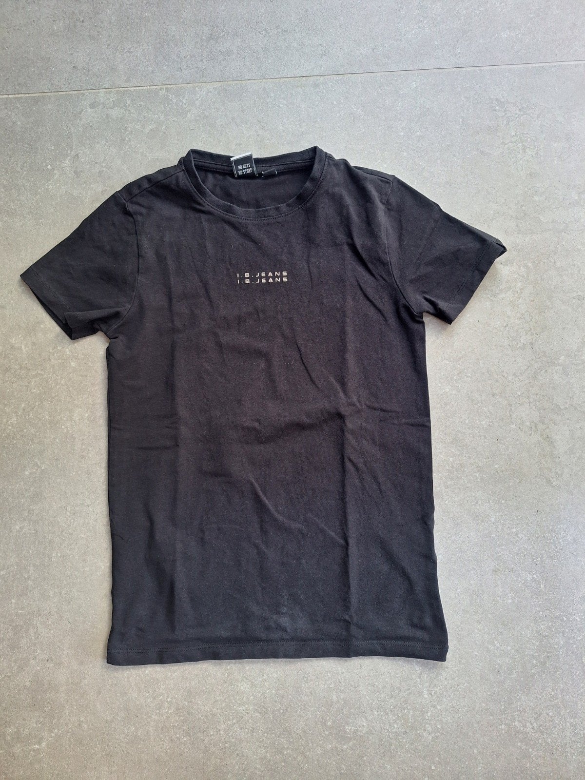 Mooi en stoer zwart T-shirt van Indian Blue Jeans in mt 140, Kinderen en Baby's, Kinderkleding | Maat 140, Ophalen of Verzenden