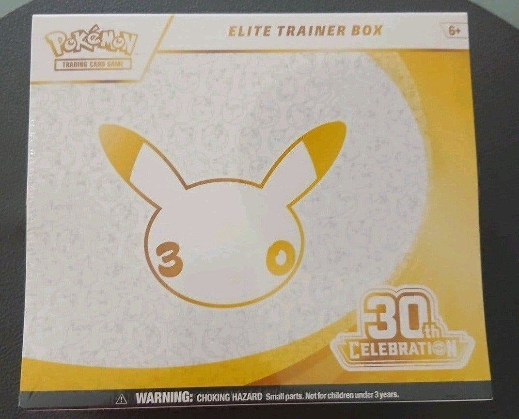 Pokémon 30th Celebration Elite Trainer Box., Ophalen of Verzenden, Nieuw, Boosterbox
