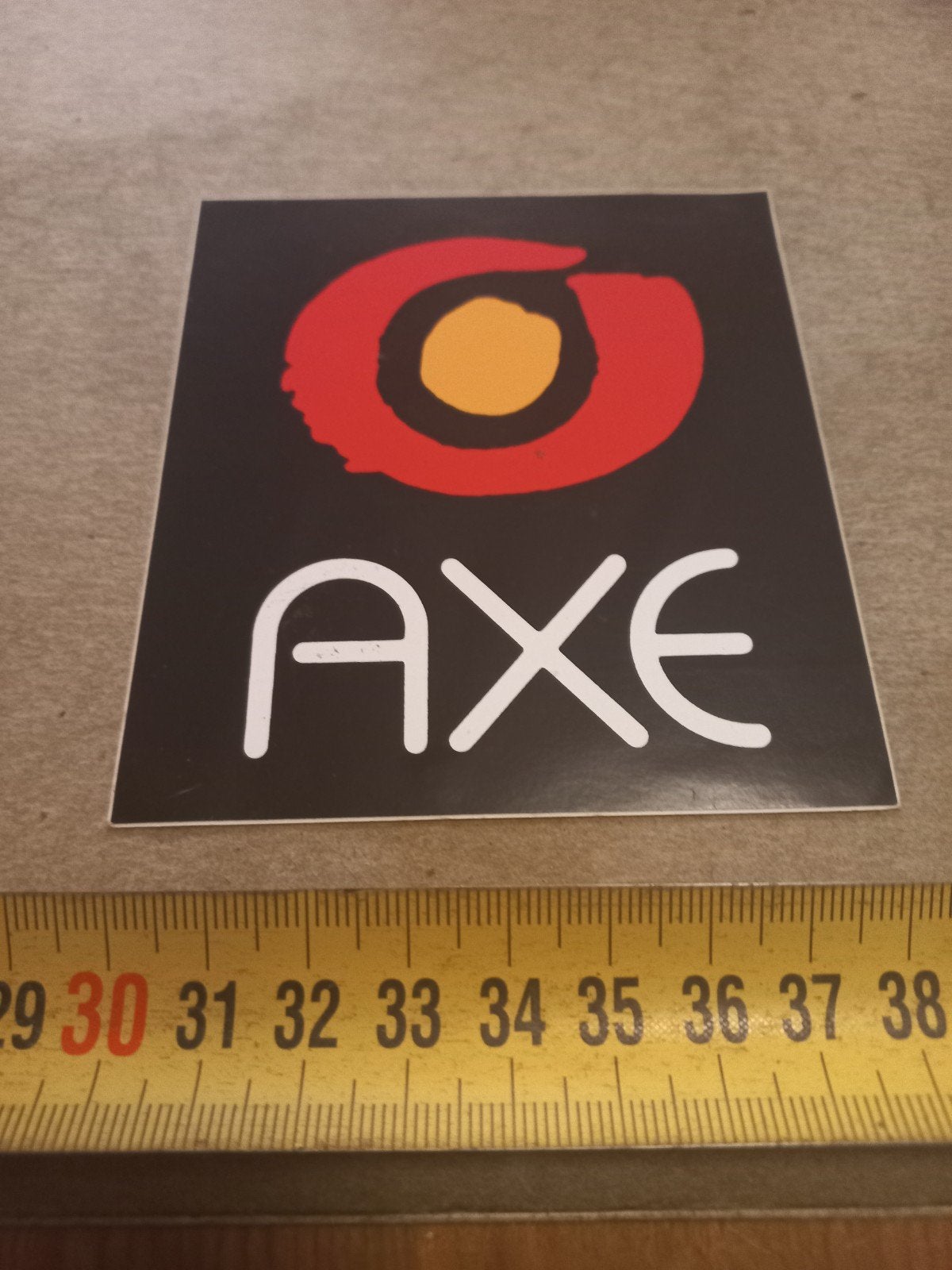Axe sticker - Zwart met rood/oranje logo, Ophalen of Verzenden