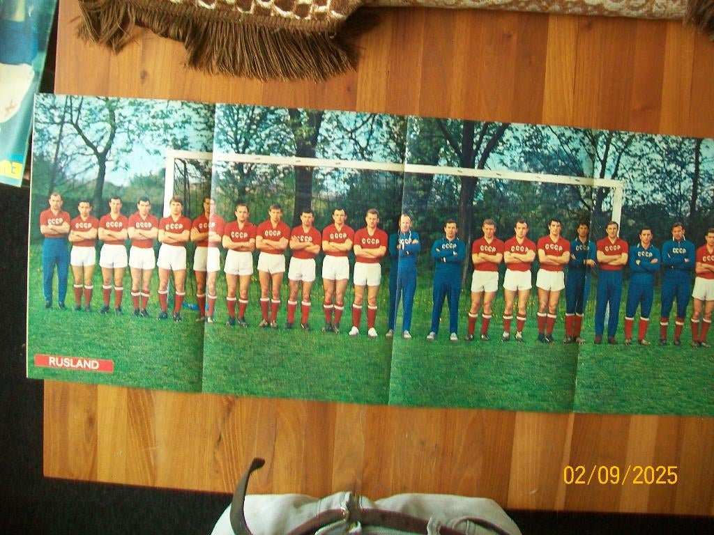 Rusland uitklapposter Revue seizoen 1965-1966 ( Yashin), Verzamelen, Verzenden, Zo goed als nieuw, Buitenlandse clubs, Poster, Plaatje of Sticker