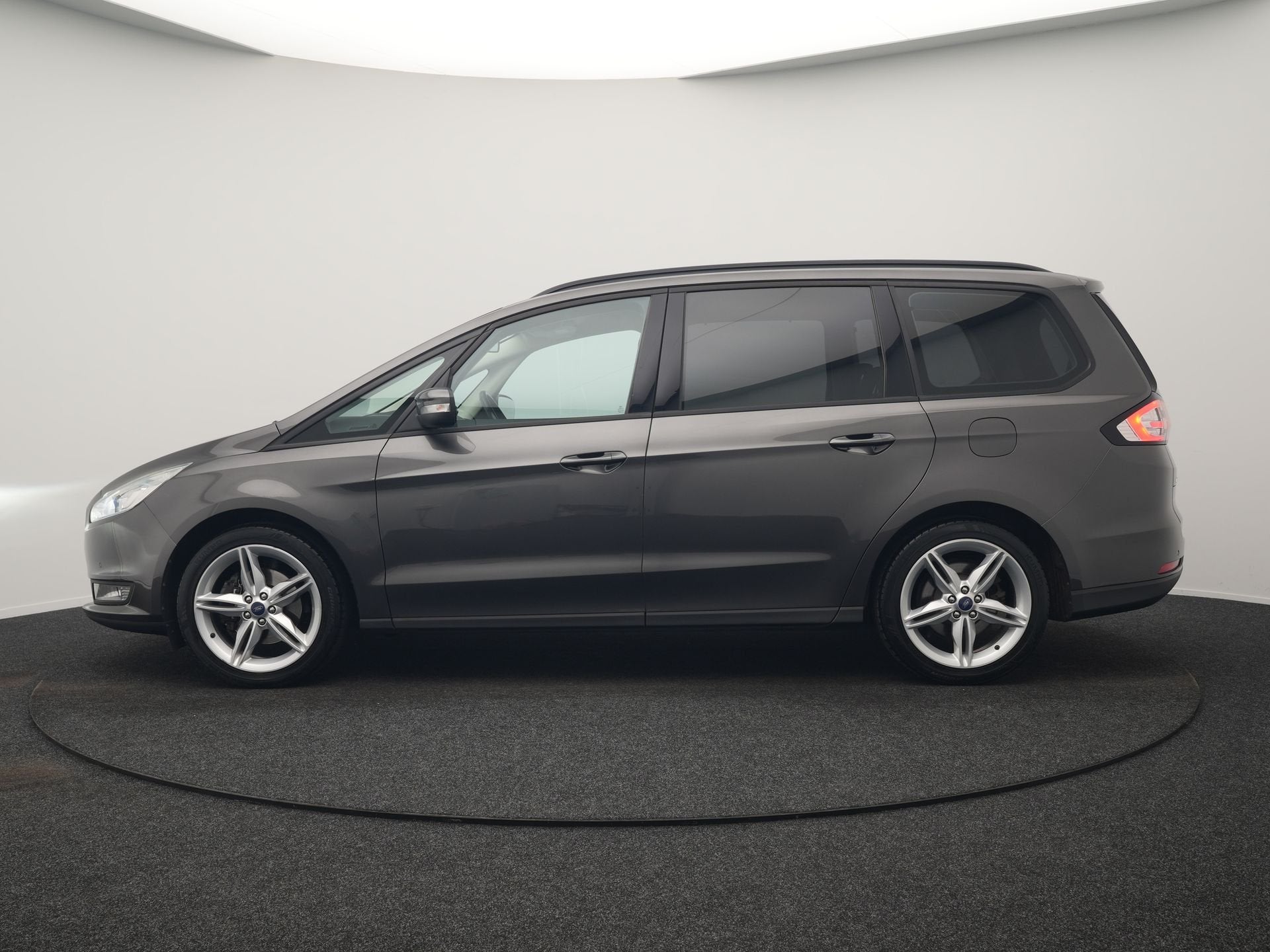 Ford Galaxy 2.0 Titanium Automaat 7 Persoons 241pk | Camera, Auto's, Ford, Stof, 4 cilinders, 7 stoelen, Bedrijf
