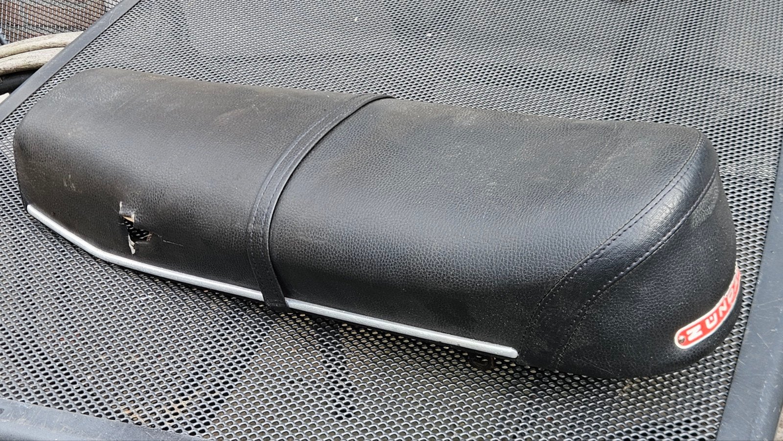 zundapp 517 zadel met schade, Ophalen of Verzenden, Gebruikt, Zadel