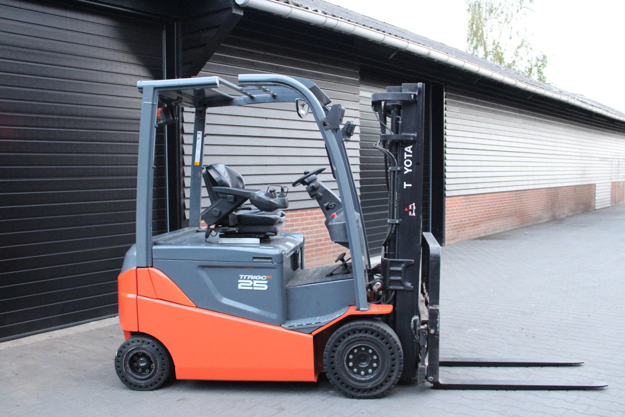 Toyota 8FBMKT25 heftruck elektrische triplex sidesift 4888 u, 2000 tot 3000 kg, Elektrisch, Heftruck, Toyota