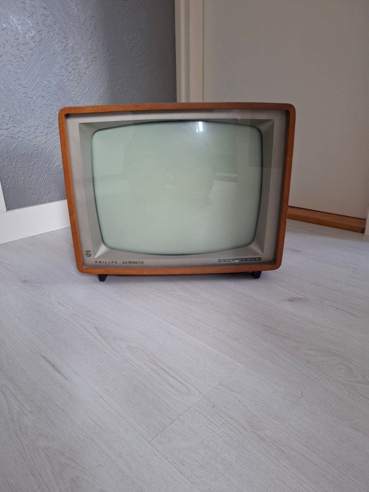 Vintage televisie philips automatic 19TX330A
Wordt verkocht, Ophalen
