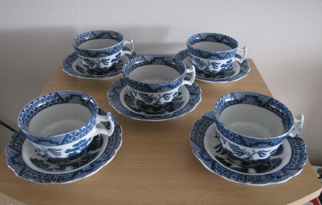 5 blauwe kop en schotels met chinees decor, Ophalen, Zo goed als nieuw, Overige stijlen, Kop(pen) en/of Schotel(s)