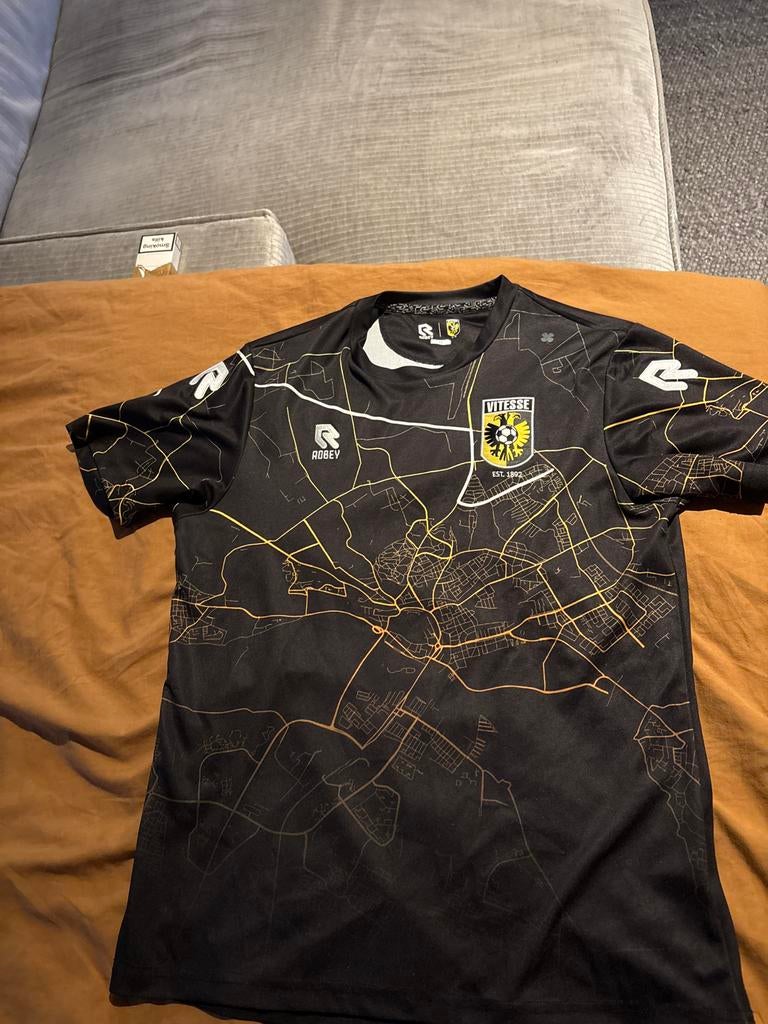 Vitesse Robey Voetbalshirt Maat M Zwart/Goud, Ophalen of Verzenden, Zo goed als nieuw