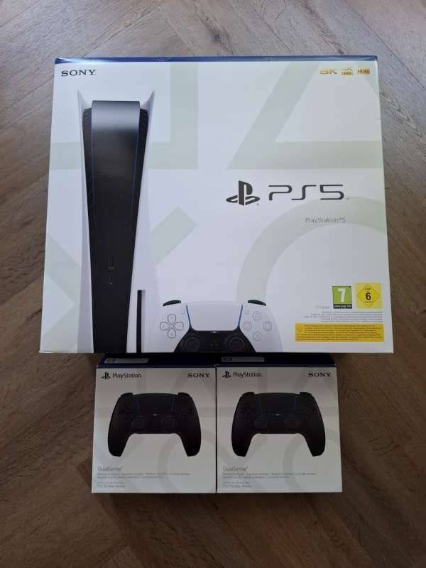 PS5 Disc compleet + 2 controllers en oplaadstation + 2 games, Ophalen of Verzenden, Zo goed als nieuw, Playstation 5