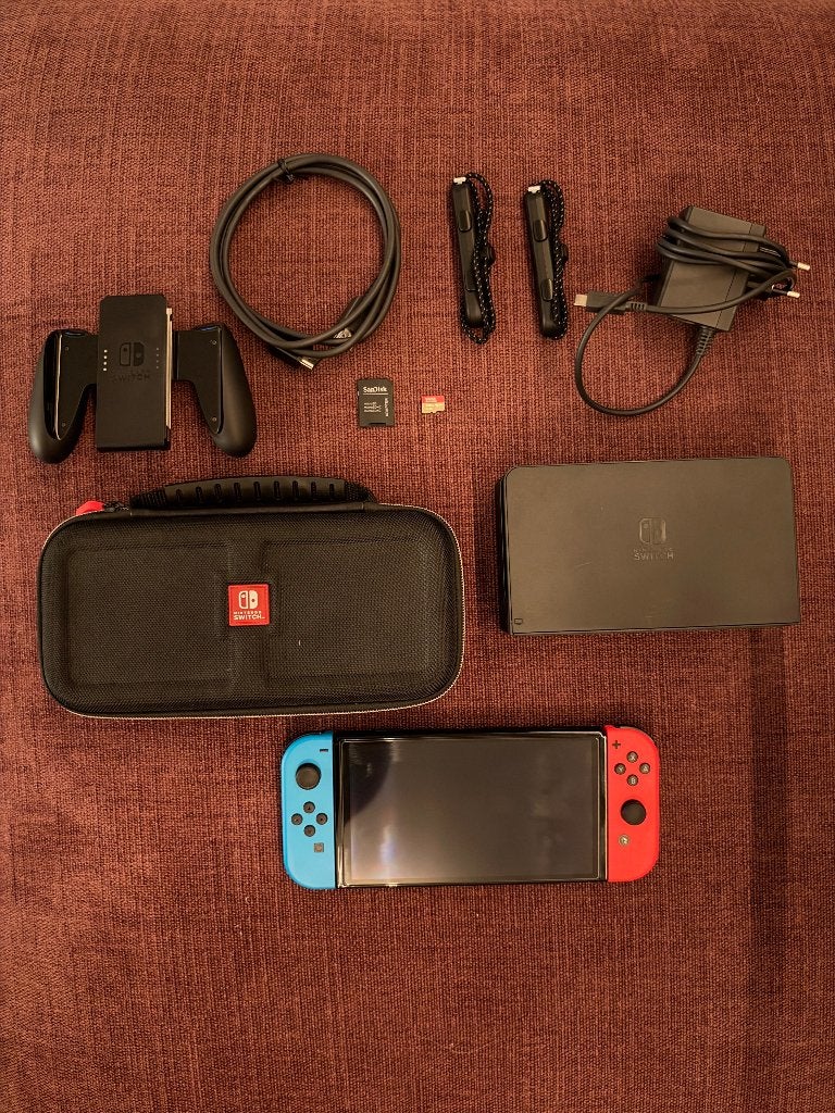 Nintendo Switch OLED - incl. doos, div. acc en MicroSD, Ophalen, Zo goed als nieuw, Met 1 controller, Switch OLED