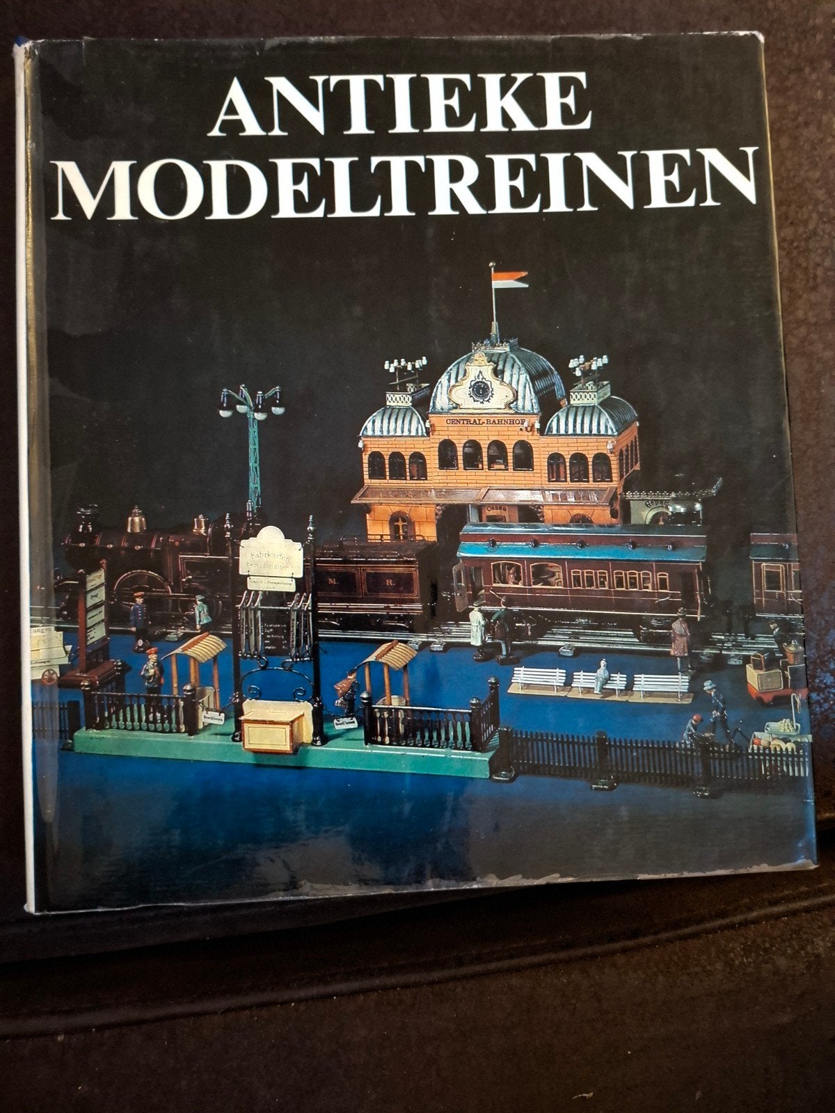 Antieke Modeltreinen - Udo Becher (Kluwer), Ophalen of Verzenden, Zo goed als nieuw, Boek, Tijdschrift of Catalogus