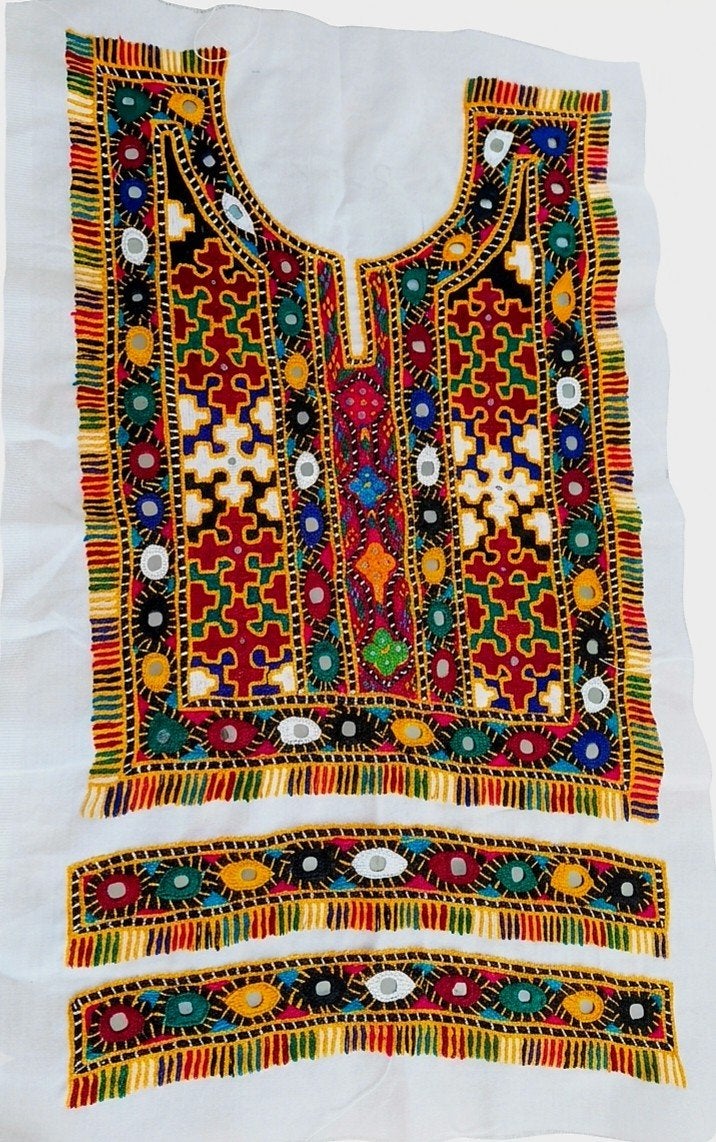 Handgeborduurde Indiase/Pakistaanse stof met spiegeltjes, Kleding | Dames, Handgemaakt, Ophalen, Nieuw