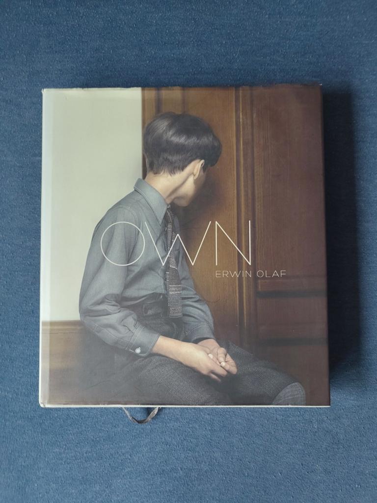 Erwin Olaf - OWN (Fotoboek), Ophalen of Verzenden, Gelezen, Fotografie algemeen, Erwin Olaf