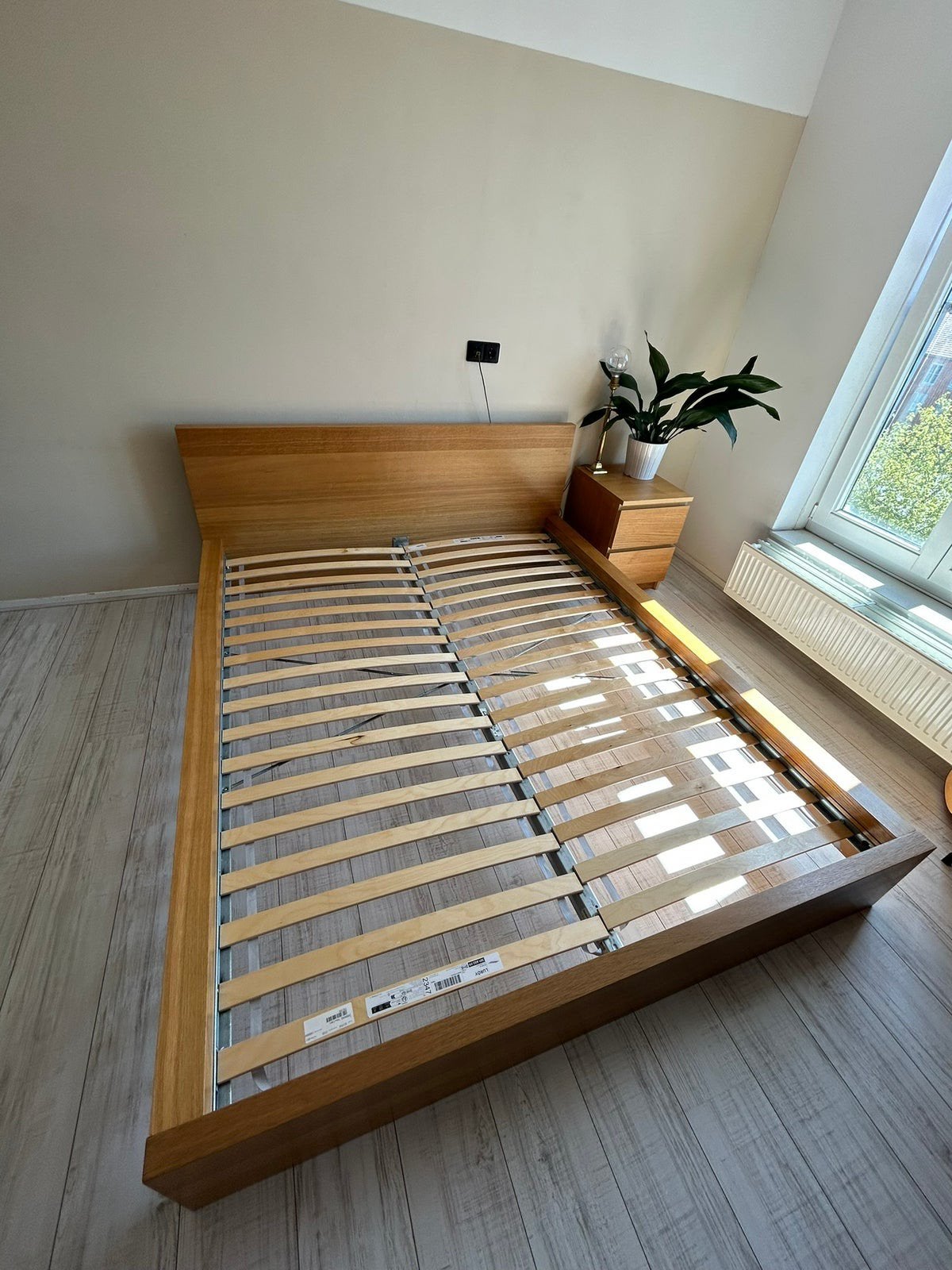 IKEA Malm bedframe met lattenbodem en nachtkastje, Ophalen, Gebruikt, Bruin, Tweepersoons