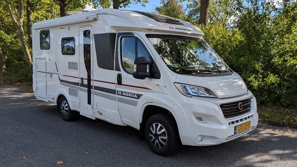 Adria Compact SL Plus 18.920 km (aantoonbaar) 2016 Euro 6, Luifel, Ringverwarming, Afzuigkap, Fiat