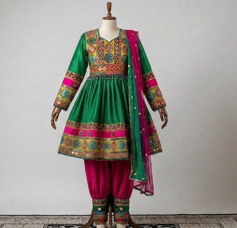 Traditionele Afghaanse jurk - Groen en roze, Maat 38/40 (M), Ophalen of Verzenden, Kleding, Overige thema's