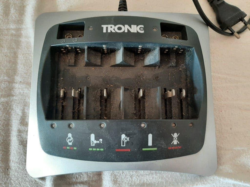 Tronic batterijlader met oplaadbare batterijen, Ophalen of Verzenden, Gebruikt