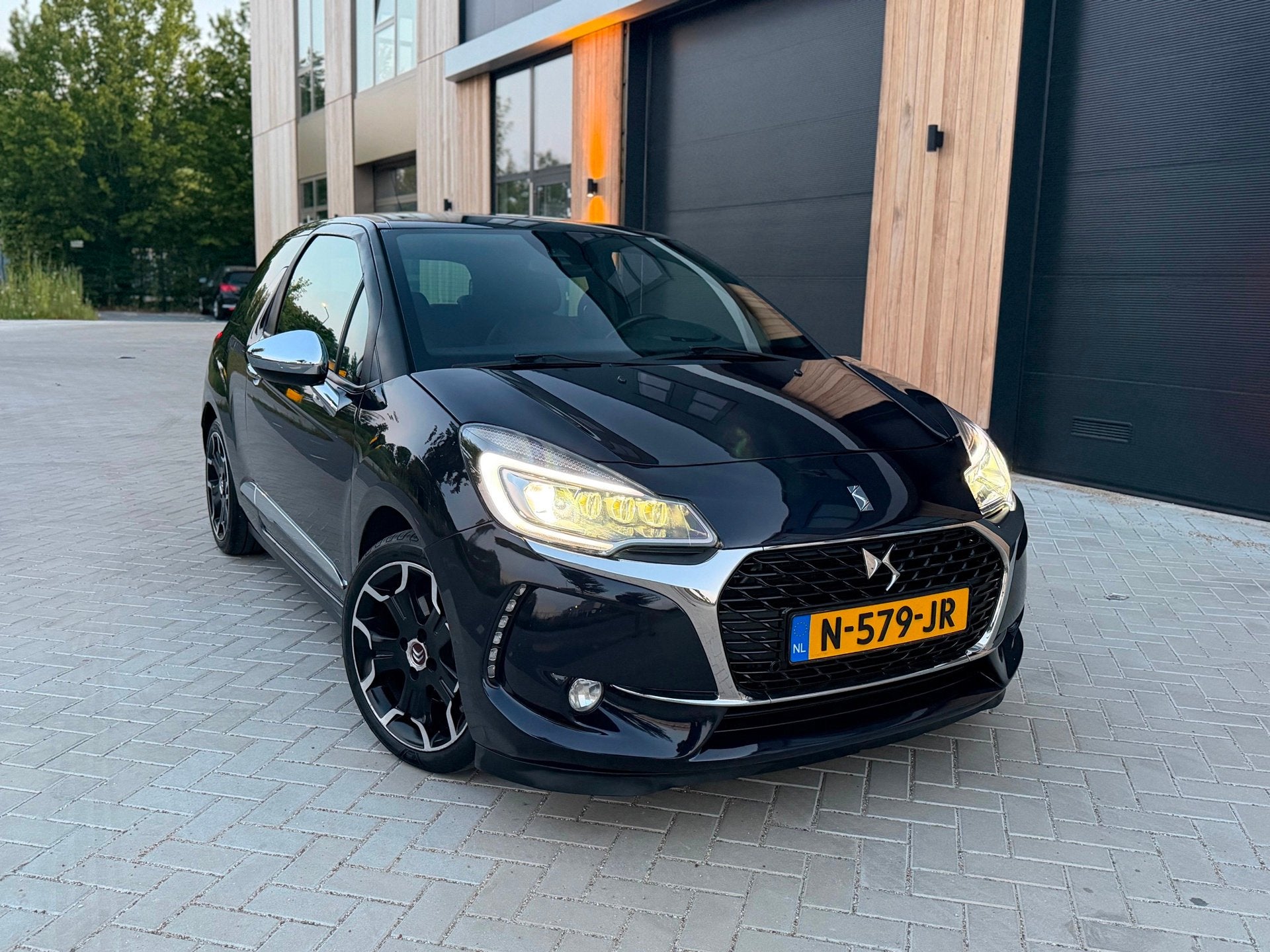 DS 3 1.6 THP Sport Chic (bj 2015) 60th anniversary|Xenon|Nav, Auto's, DS, Voorwielaandrijving, Gebruikt, Euro 6, Blauw
