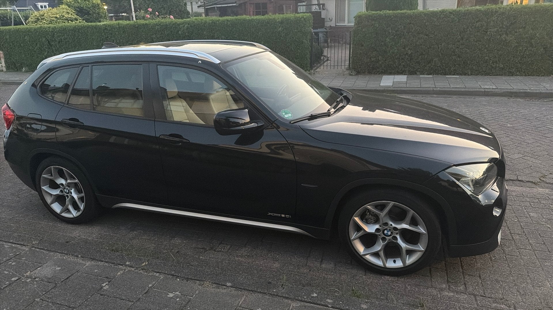 BMW X1 2.0 Xdrive 20I AUT 2012 Zwart, Beige, 4 cilinders, 2000 kg, Zwart