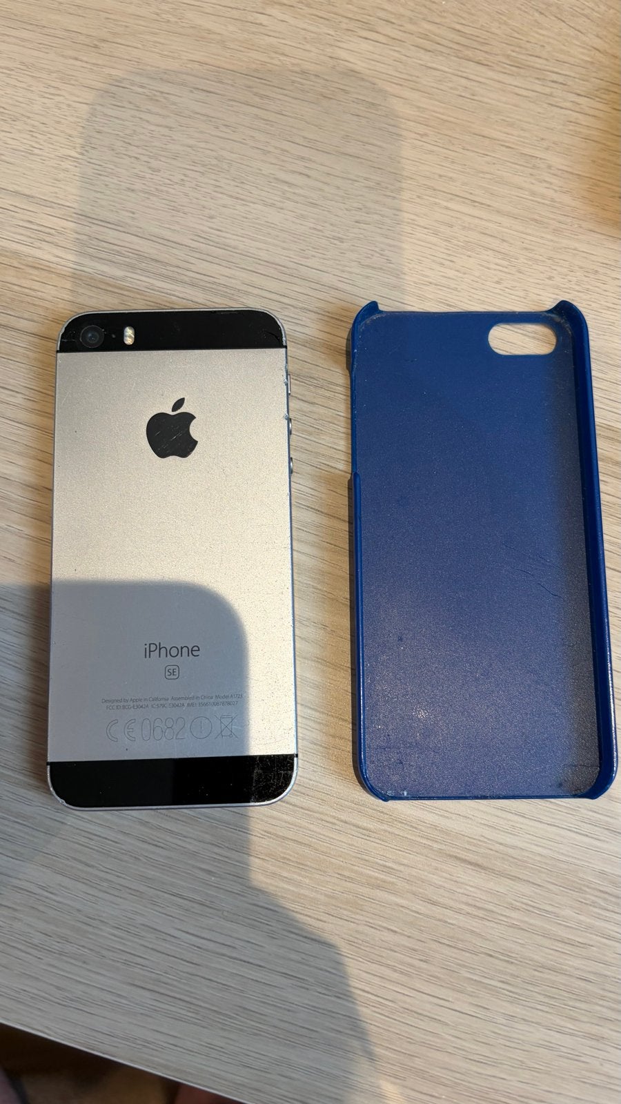 iPhone SE 32GB Zilver met hoesjes en doos, Gebruikt, Ophalen of Verzenden, Zonder simlock, Zonder abonnement