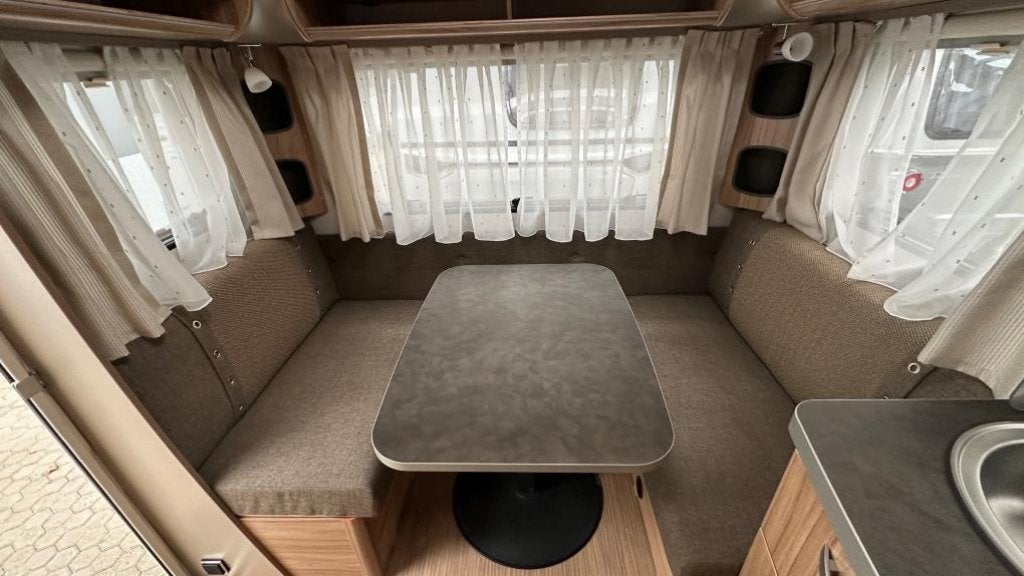 Eriba Nova Light 470 - ENKELE BEDDEN, Standaardzit, Fietsenrek, Bedrijf, Tot en met 3