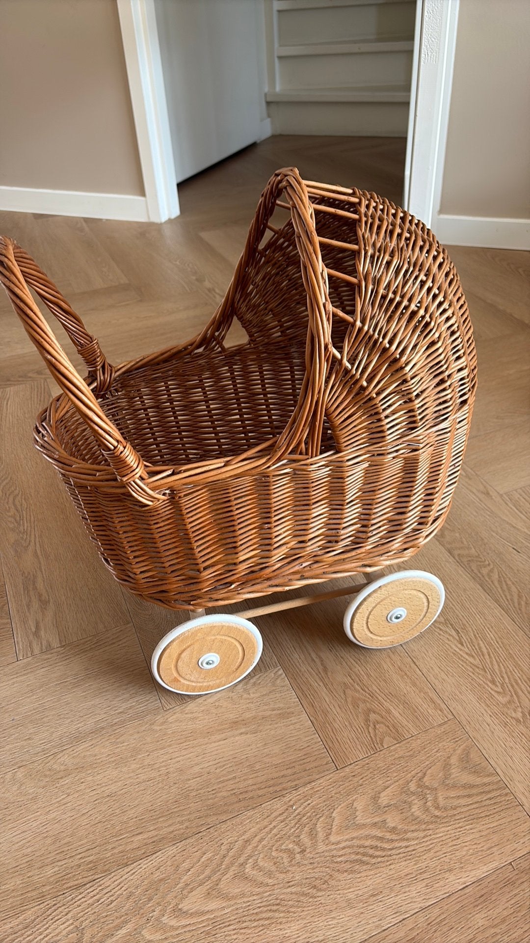 Rieten speelgoed kinderwagentje, Ophalen, Zo goed als nieuw, Babypop