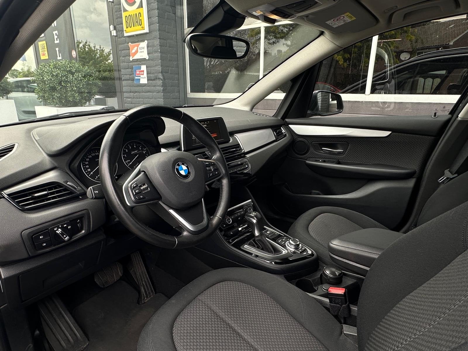 Foto 2 van BMW 2 Serie Active Tourer 218i Essential Automaat, Bluetooth