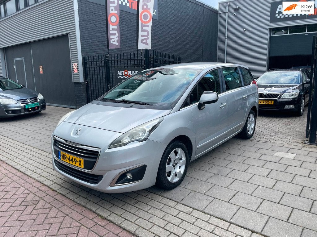 Peugeot 5008 1.6 VTi Style 7p. Trekhaak Airco Navi PDC NAP A, Auto's, Peugeot, Voorwielaandrijving, Euro 5, Gebruikt, 4 cilinders