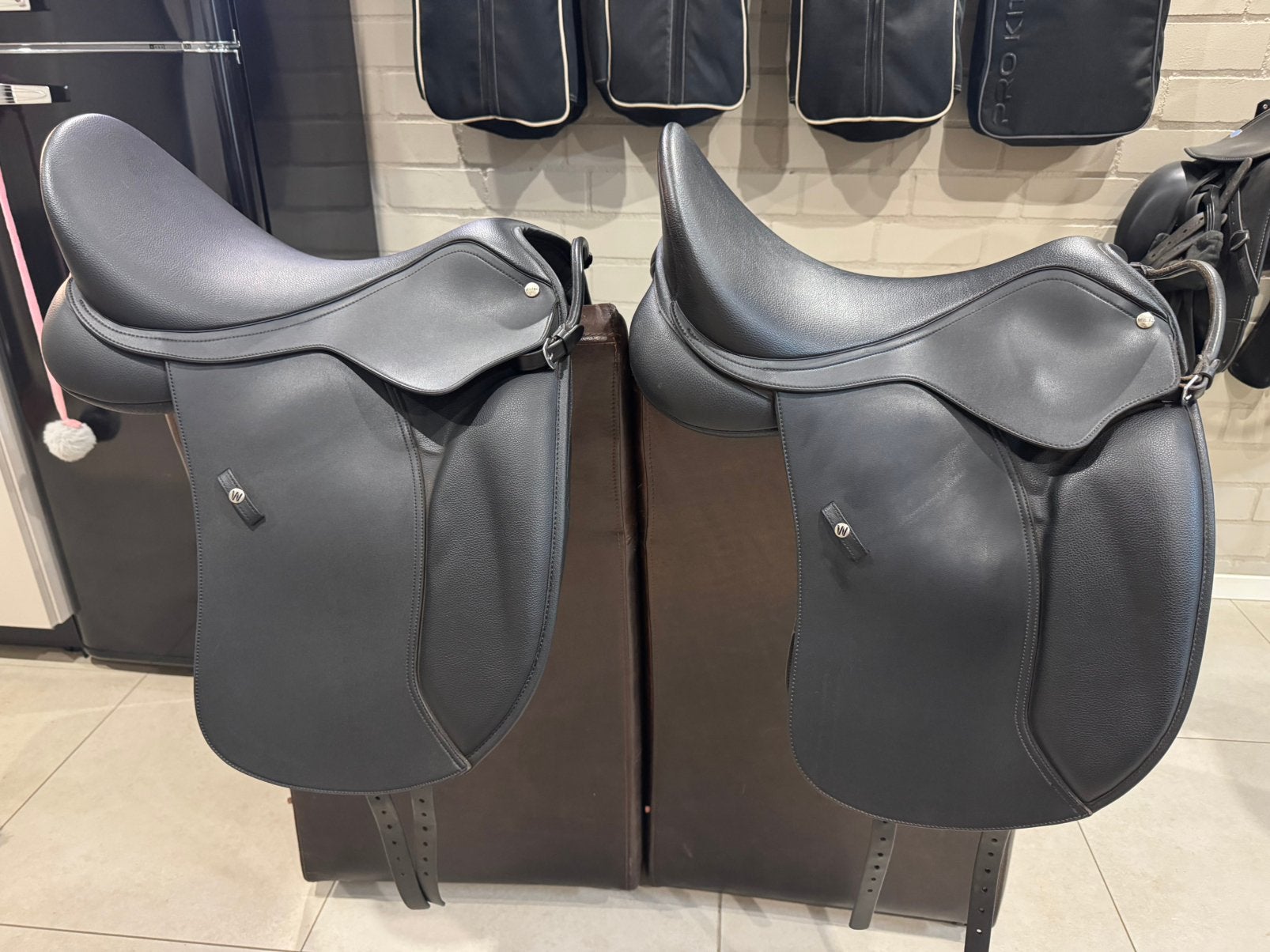 2x wintec 500 hart dressuurzadels, Ophalen of Verzenden, Zo goed als nieuw, Dressuur