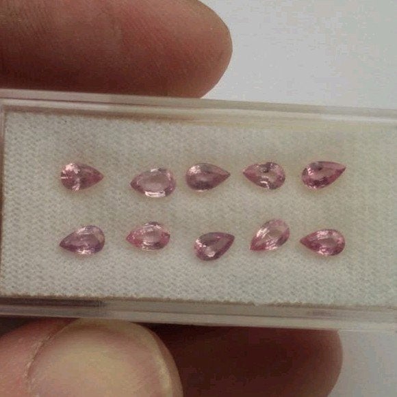 10 Stuks Saffier 2.42 karaat in totaal - Edelstenen, Ophalen of Verzenden, Nieuw