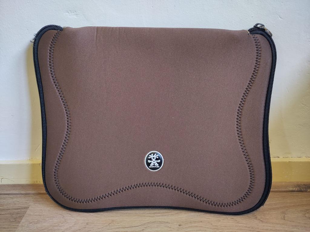 Crumpler The Gimp bruine laptophoes 16,5inch, Computers en Software, Laptophoezen, Ophalen of Verzenden, 16 inch, Gebruikt