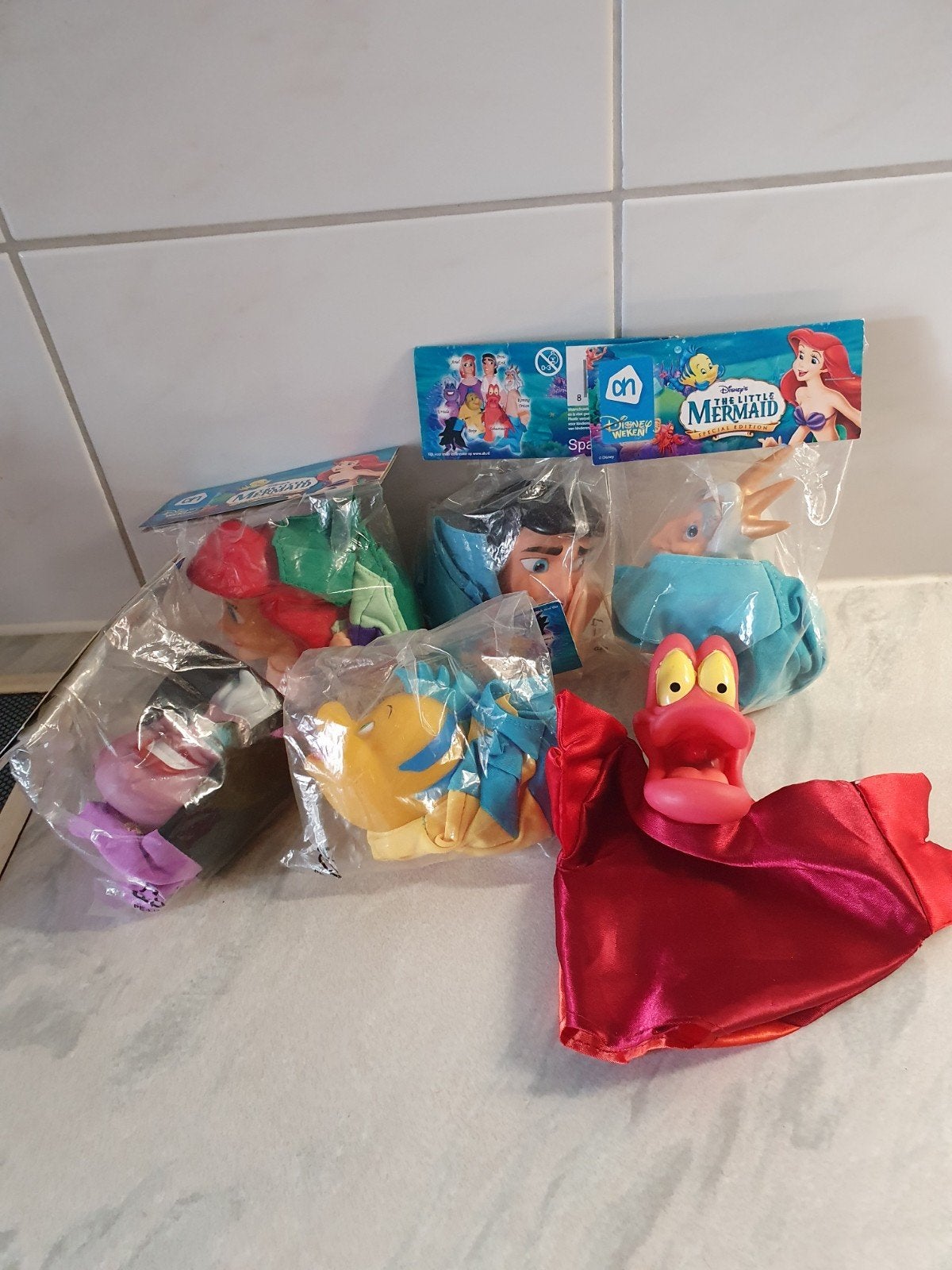 de kleine zeemeermin handpoppen,  complete set, Verzamelen, Disney, Ophalen of Verzenden, Overige figuren, Zo goed als nieuw, Beeldje of Figuurtje
