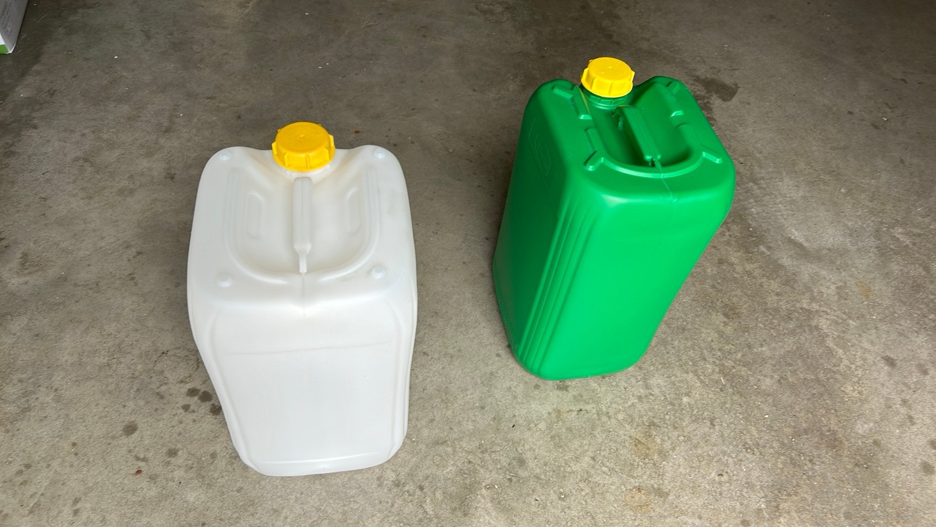 Jerrycan 25 liter, Ophalen