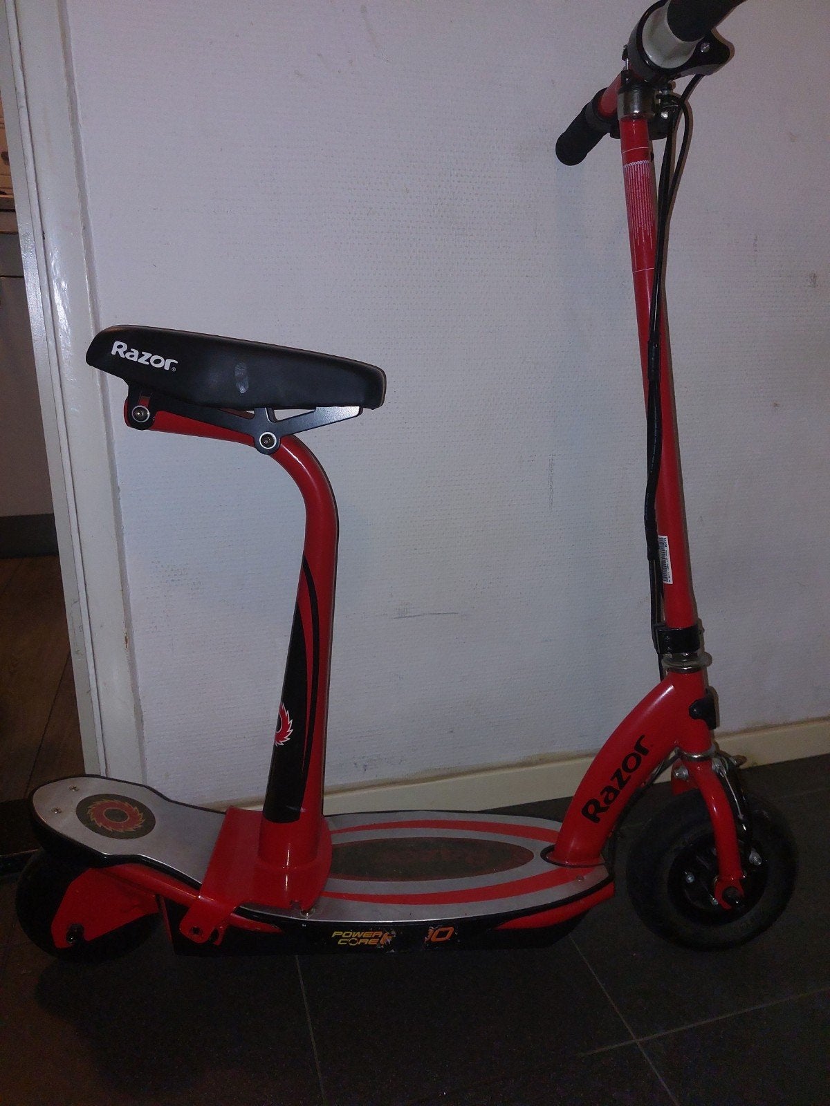 Razor e100 elektrische step 40 euro met afneembare zitting, Ophalen