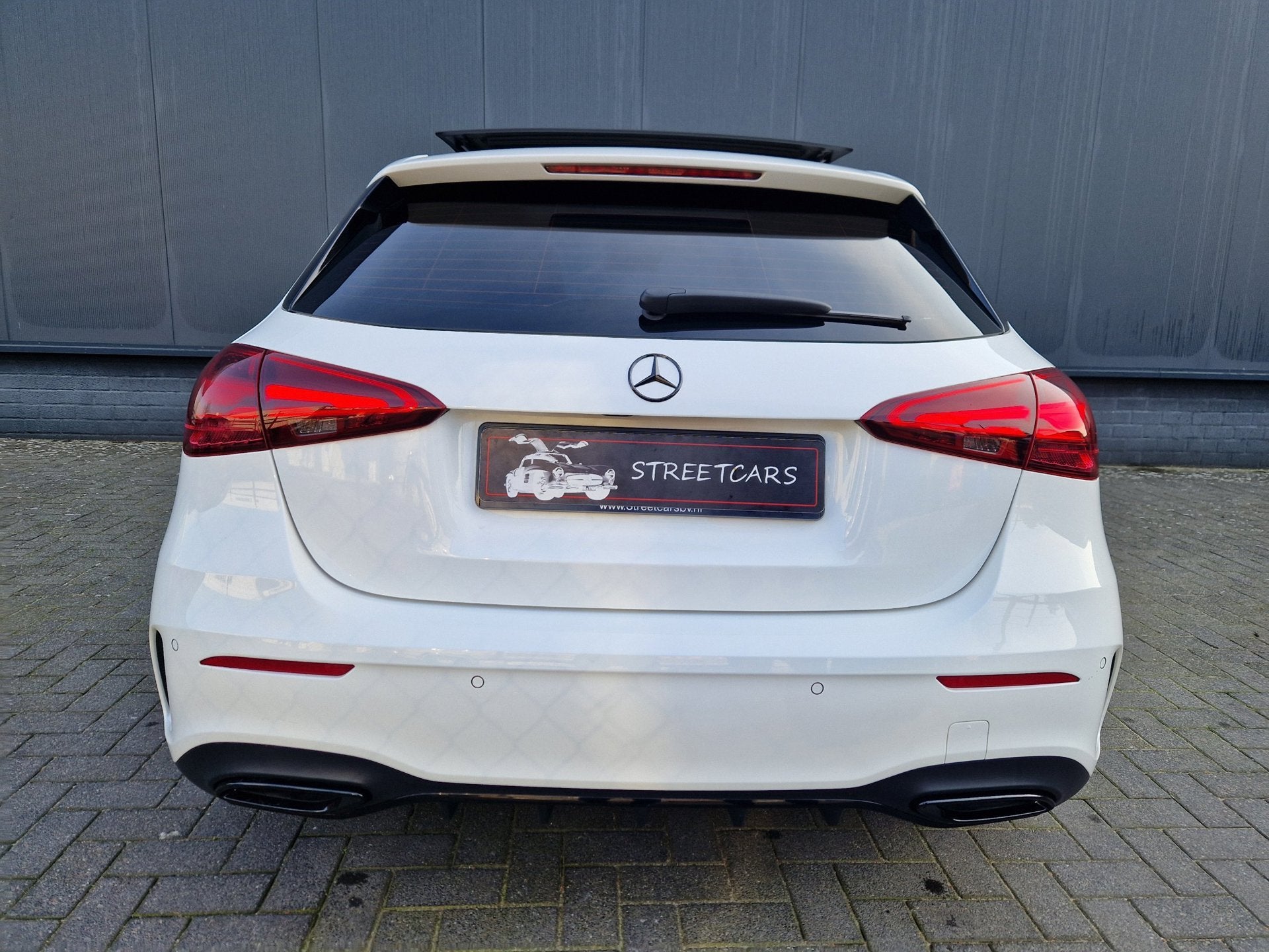 Mercedes-Benz A-klasse 250 4MATIC AMG Facelift /Led /Pano /D, Auto's, Mercedes-Benz, Automaat, 4 cilinders, Wit, 14 km/l
