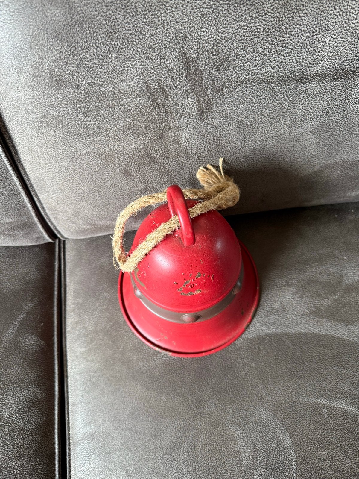 Decoratieve Rode Metalen Bel met Touw, Ophalen of Verzenden