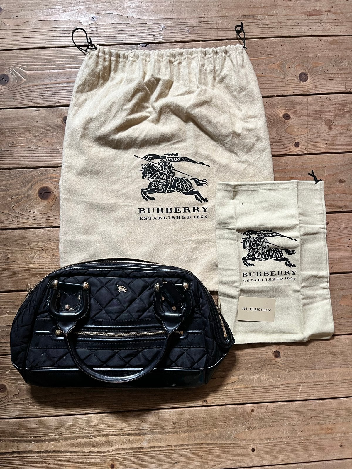 Burberry Handtas - Zwart gewatteerd met lakleer details, Sieraden, Tassen en Uiterlijk, Tassen | Damestassen, Ophalen of Verzenden