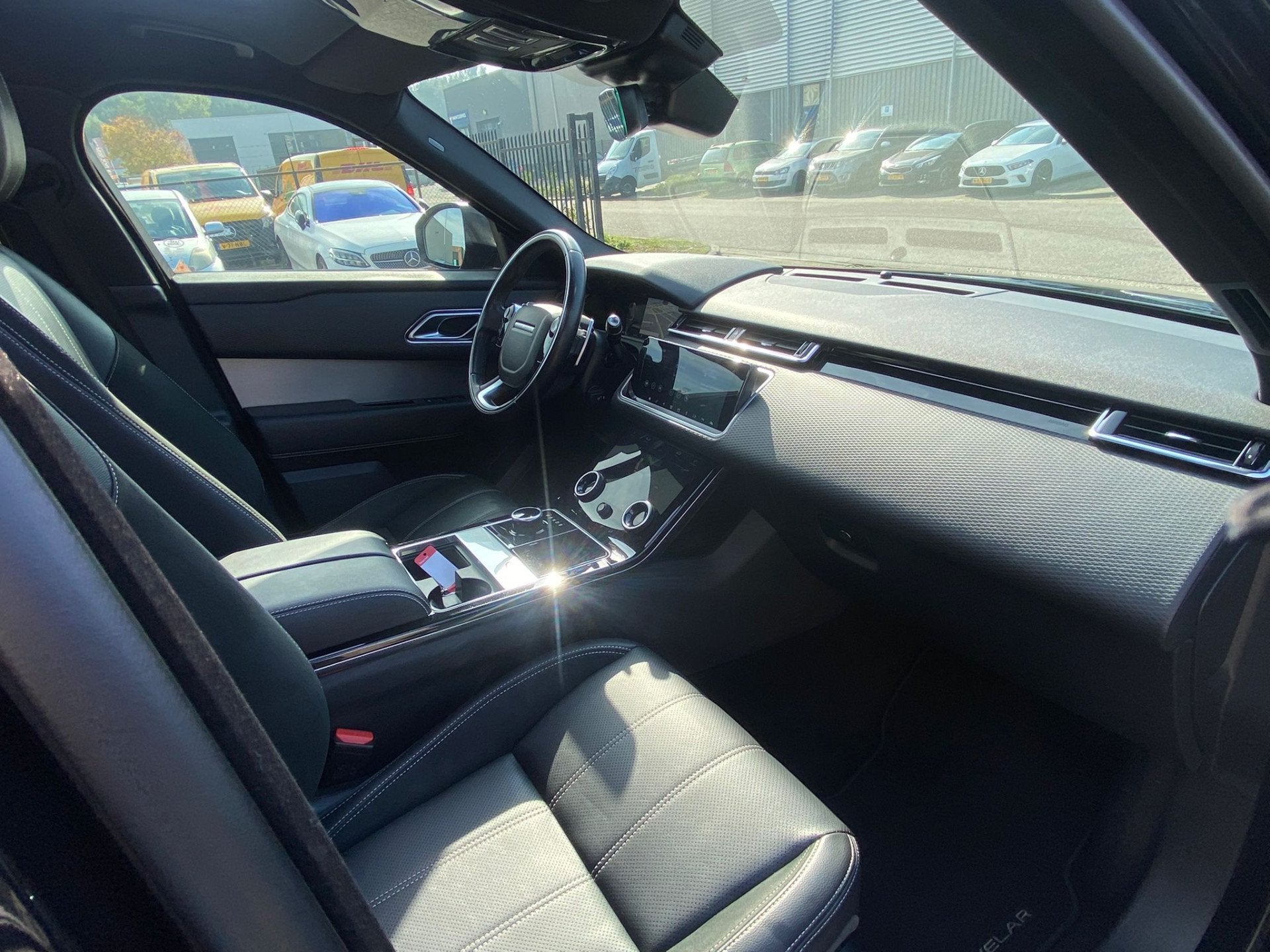 Land Rover Range Rover Velar 2.0 P250 Turbo AWD R-Dynamic NL, Auto's, 12 maanden, Gebruikt, Euro 6, 4 cilinders