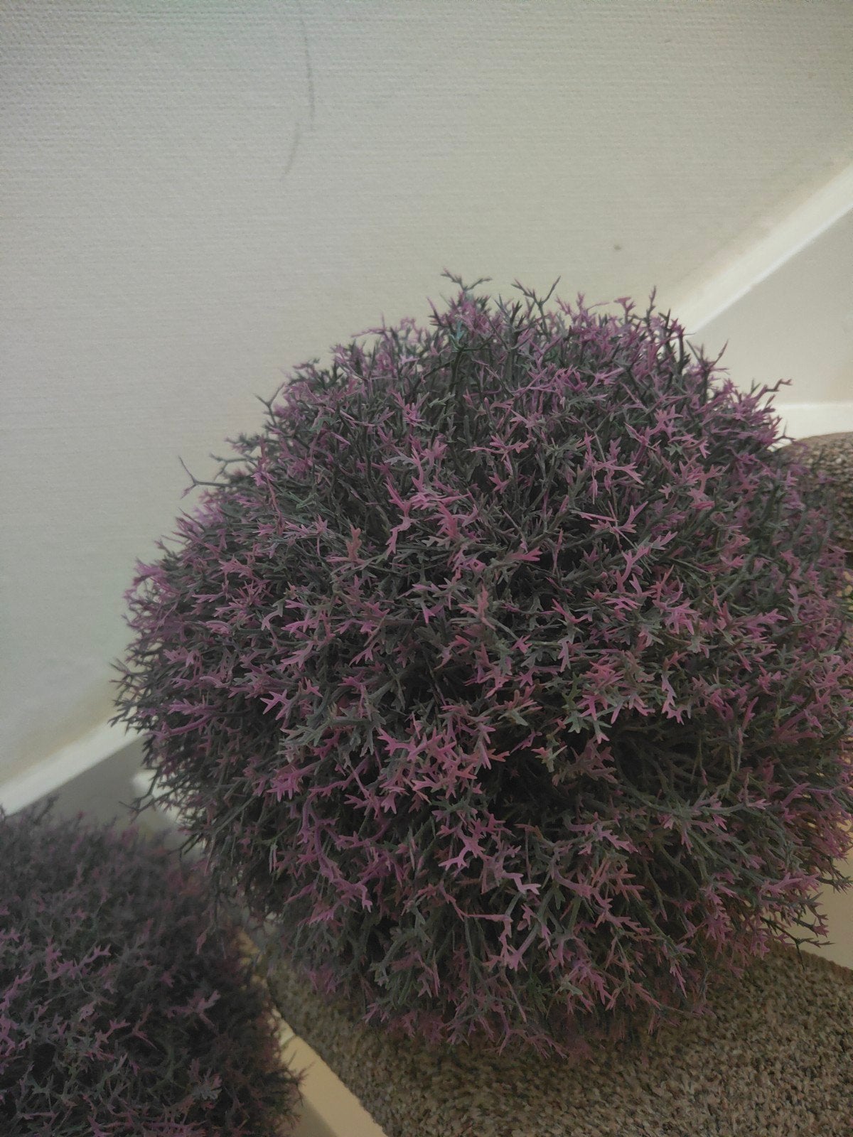 Kunstplant bol paars/grijs - doorsnede 30 cm, Paars, Kunstplant, Ophalen of Verzenden, Zo goed als nieuw